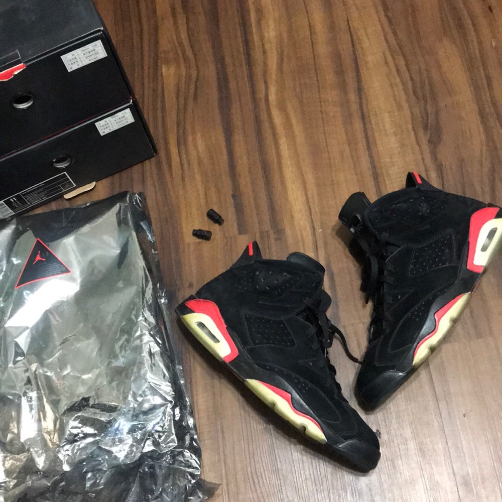 Air Jordan black infrared